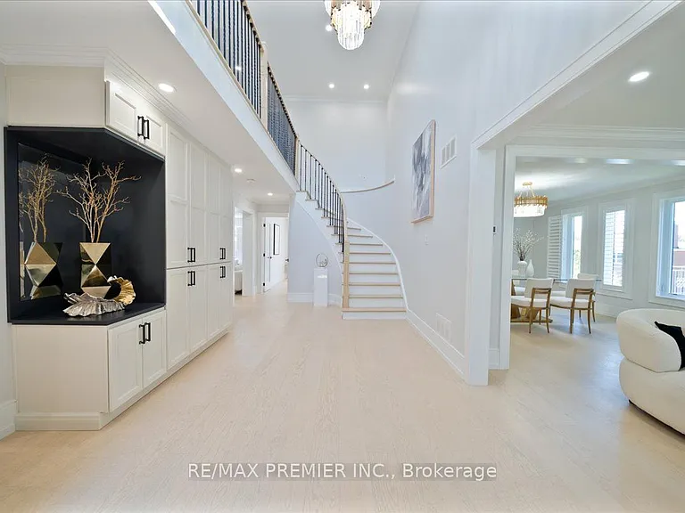 157 Jeanne Dr — Photo 4