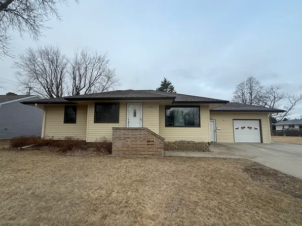 505 S 3rd St, Parkston, SD 57366