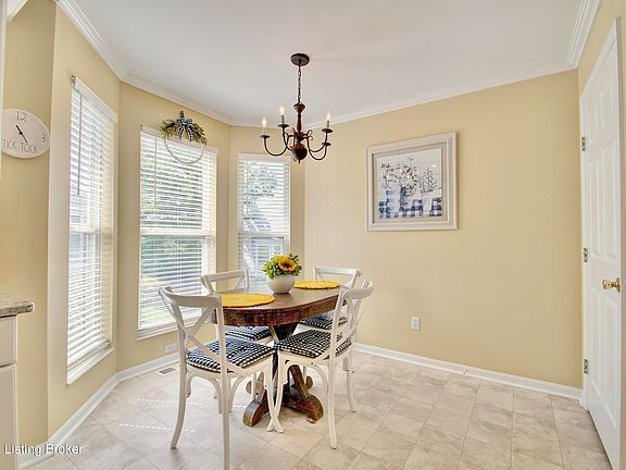 4th image of 8465 Bridle Ct
