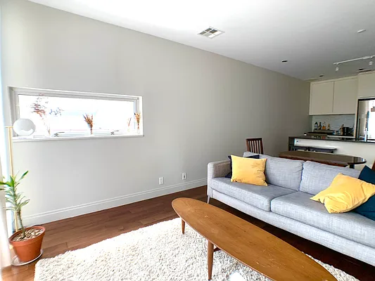 Rented by R New York | media 4