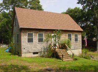 8 Sheridan St, Tisbury, MA 02568