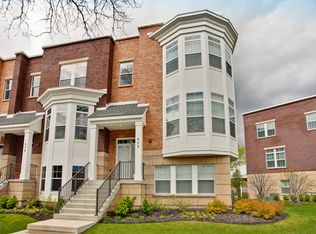 402 S Edward St, Mount Prospect, IL 60056