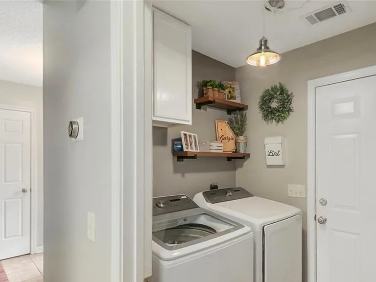 204 Brookstone Ct — Photo 2