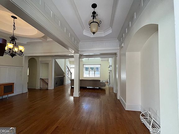5th image of 599 McDade St