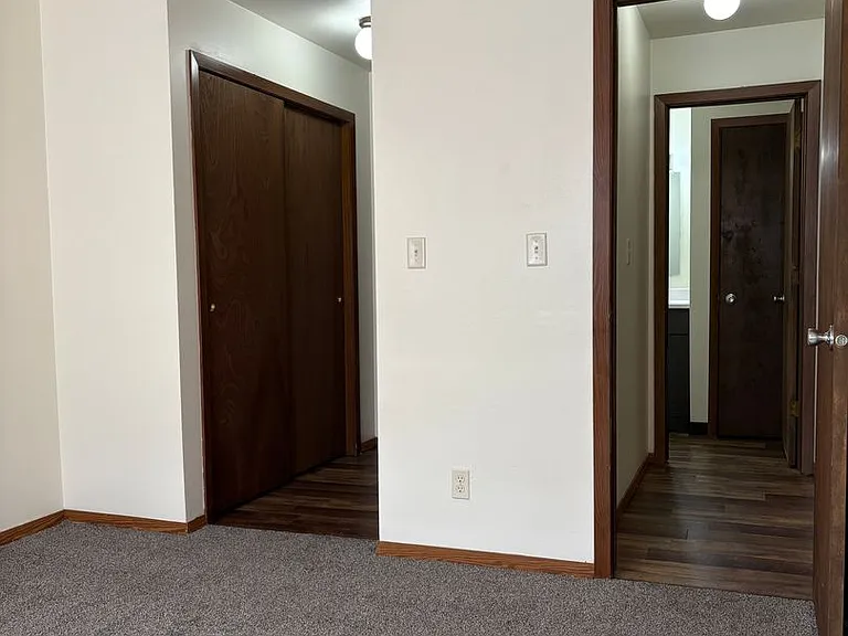 4651 Governors Dr — Photo 7