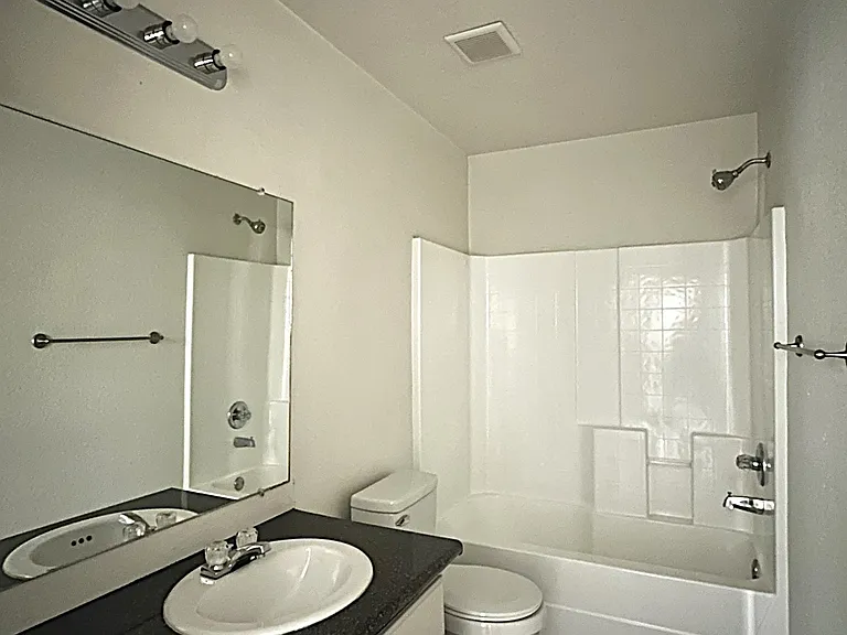 2712 Ashley Dr — Photo 5