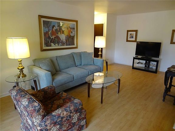 5th image of 2 Elmwood Park Dr APT 216