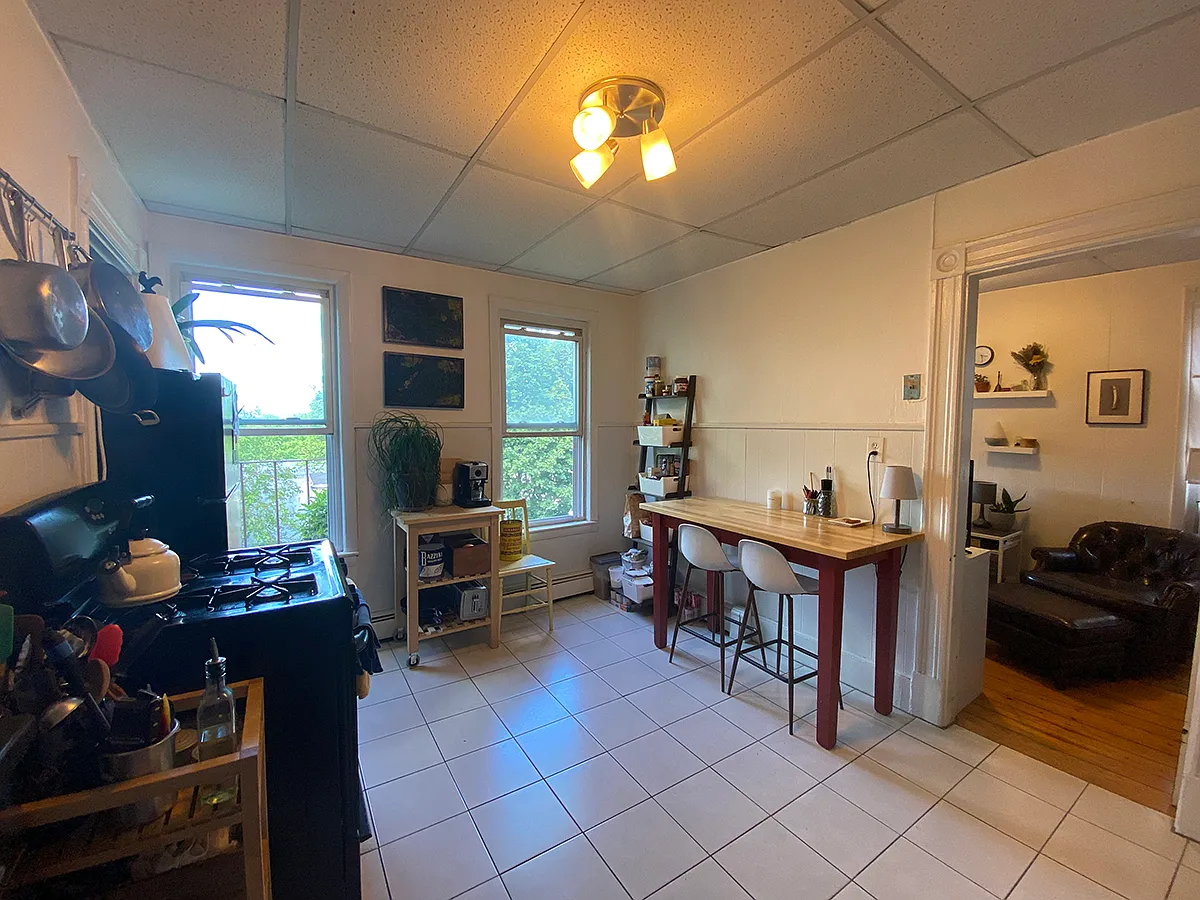 Building Photo - 496 Sumner St #3