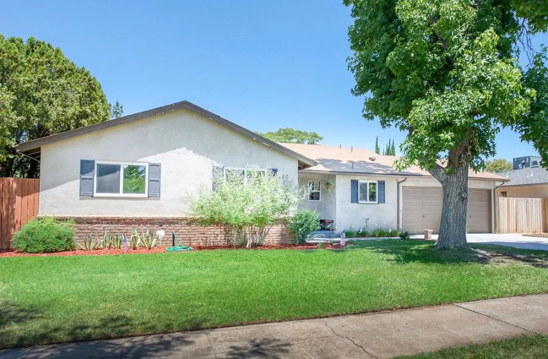 3 bed, 1900 sqft, $2,700 — Photo 4