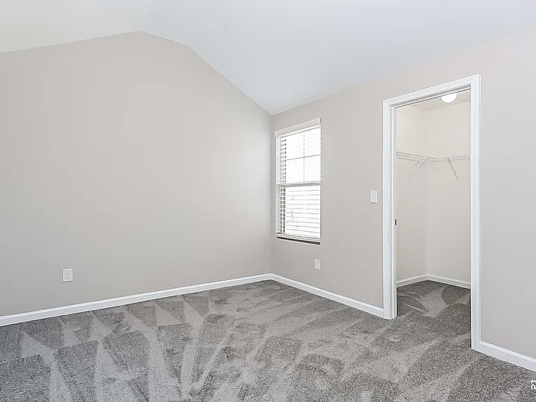 1924 Stanton Way — Photo 10