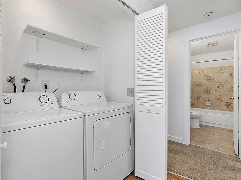 Woodridge Apartments — Photo 12