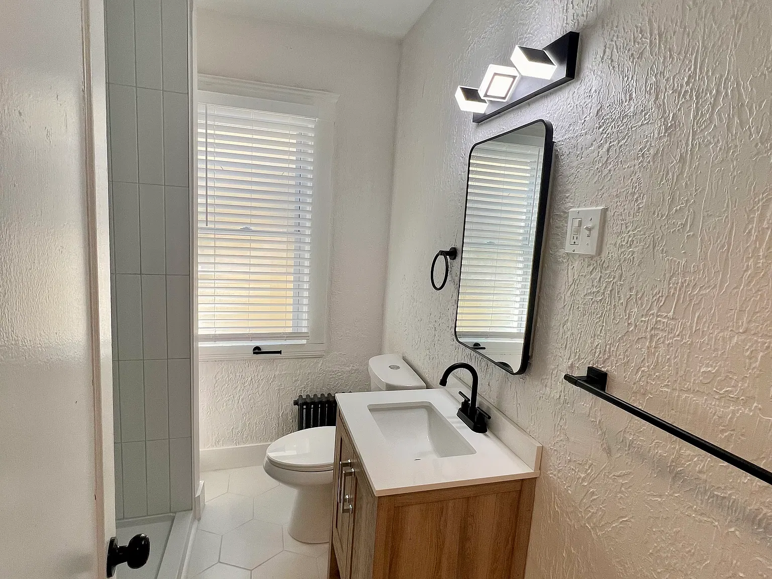 2 bed, 1054 sqft, $1,695 — Photo 4