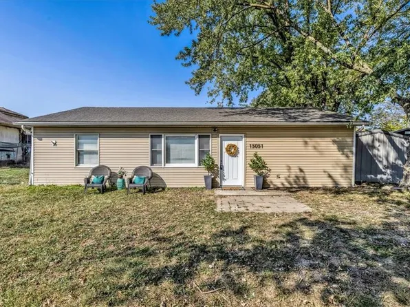 15051 Beach Front Dr, Crystal Lakes, MO 64024