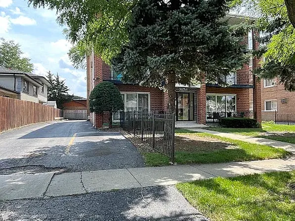 8033 S Roberts Rd APT 3S, Bridgeview, IL 60455