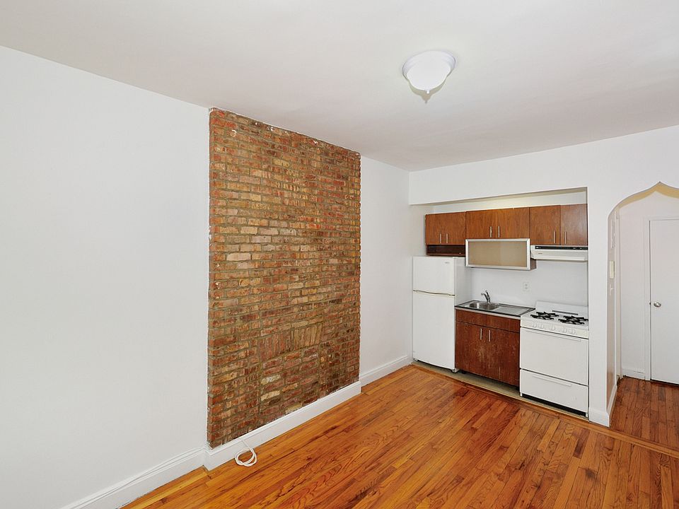 2nd image of 453 W 47th St #4