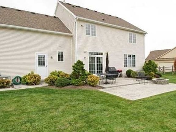 Back patio / fire pit