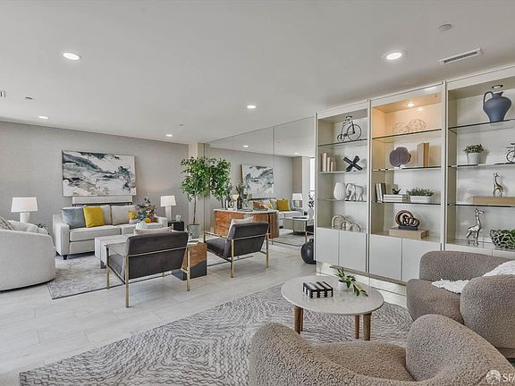 4th image of 611 Washington St #2105