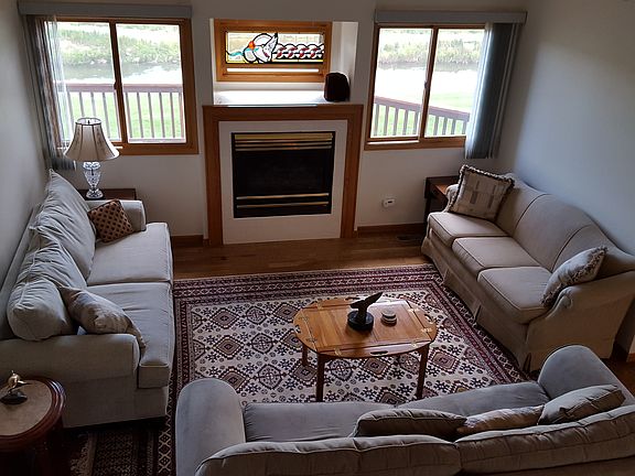 Living room w/ gas fireplace