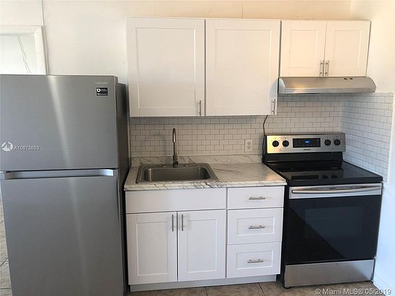 3rd image of 3211 SW 44th St APT 209
