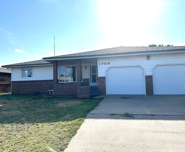 1709 Douglas Dr, Hays, KS, 67601