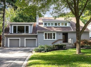 10 Stuart Ave, Toronto, ON M2N1B1