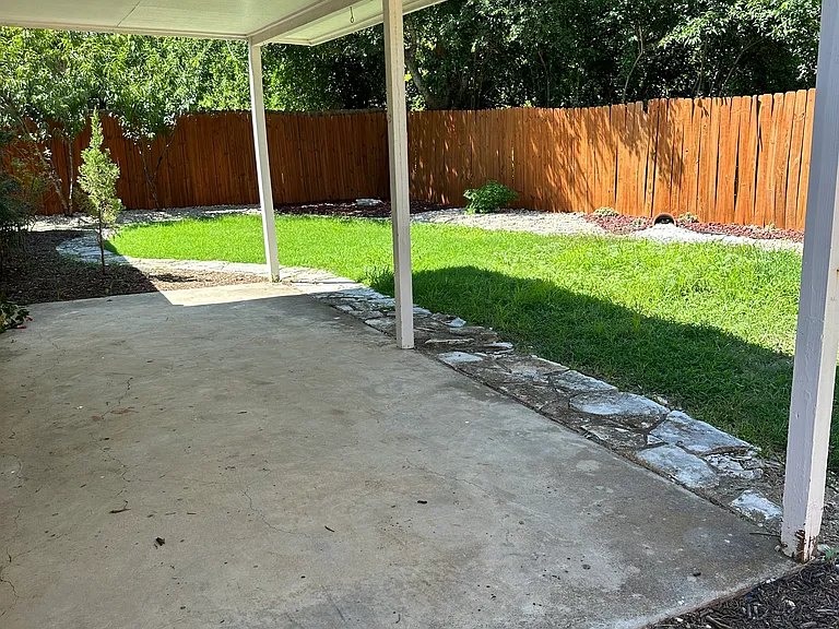806 Lloyd Dr — Photo 4