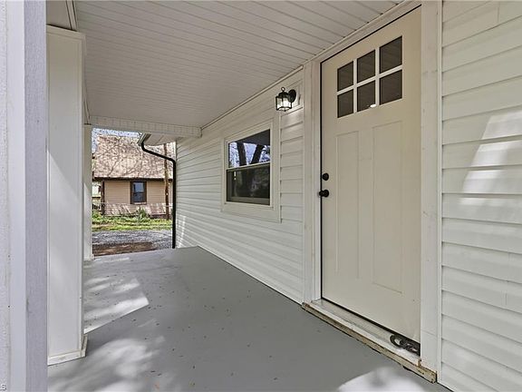 3rd image of 605 Mangum Rd