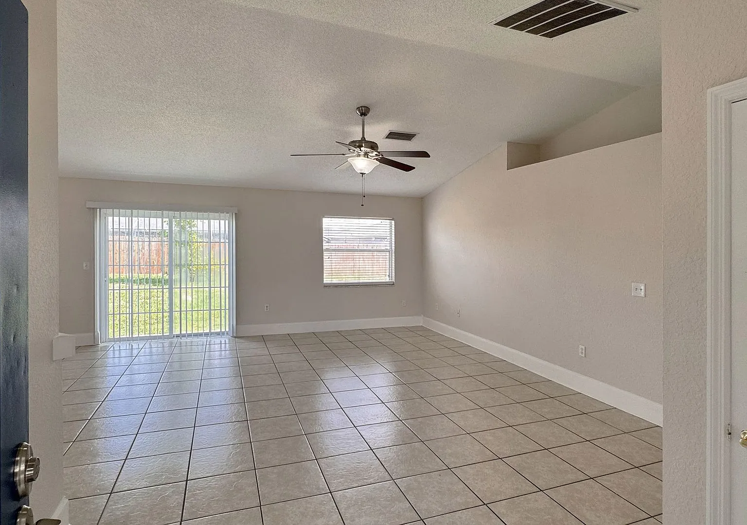 Spacious Three-Bedroom Home in Winter Haven — Photo 3