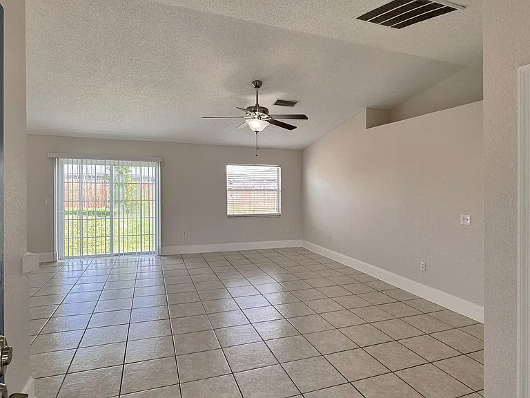 332 Cloverdale Rd — Photo 3