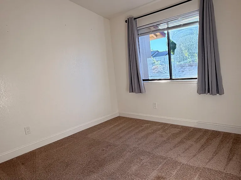 Peppermill Cir — Photo 26