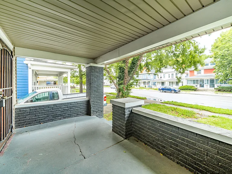 2344 N Capitol Ave — Photo 32