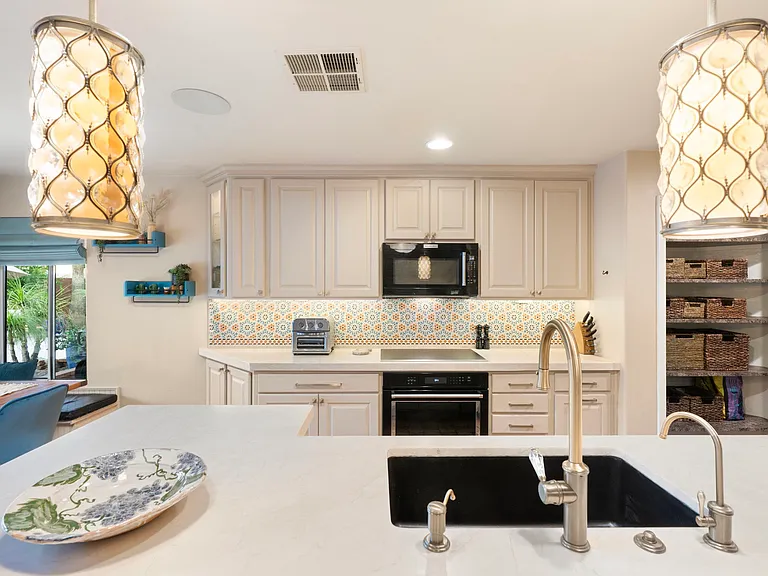 372 W Amoroso Dr — Photo 111