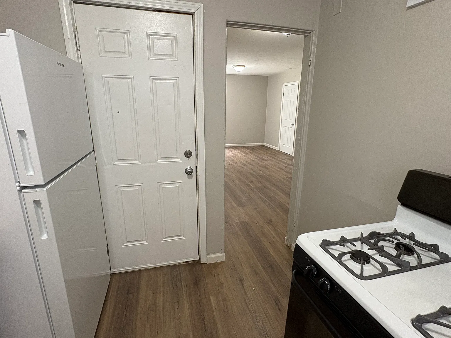 2 bed, $1,100 — Photo 2