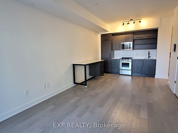 3rd image of 560 Rideau St #407