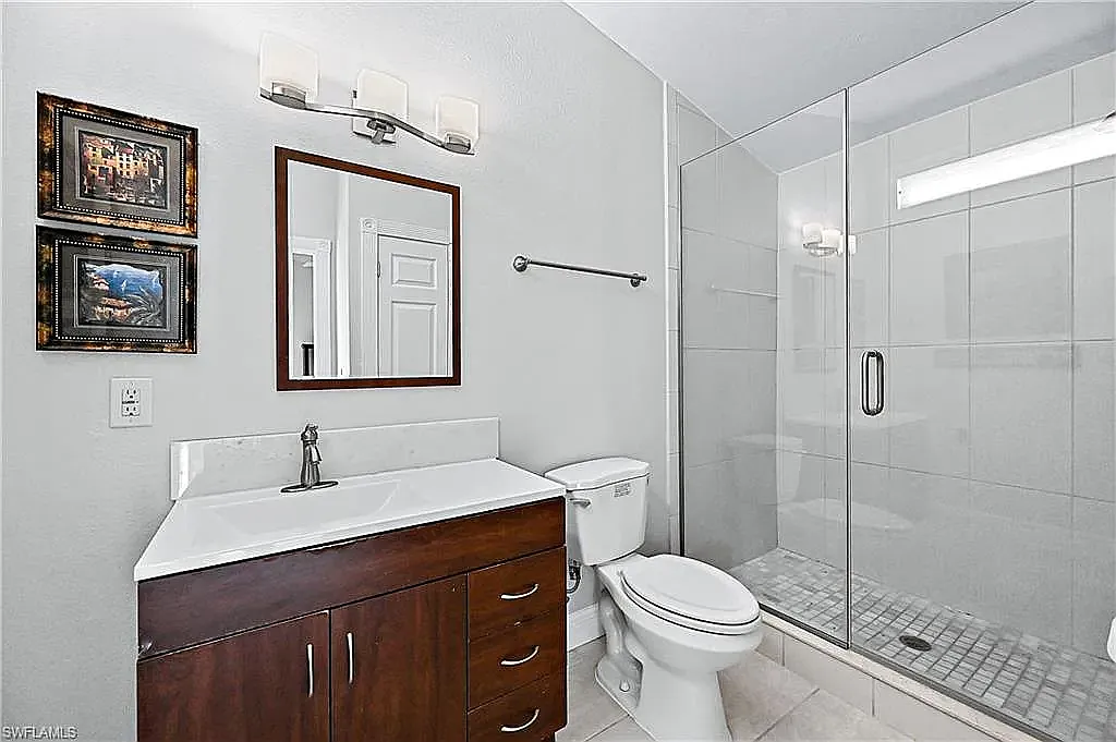 958 Summerfield Dr — Photo 3