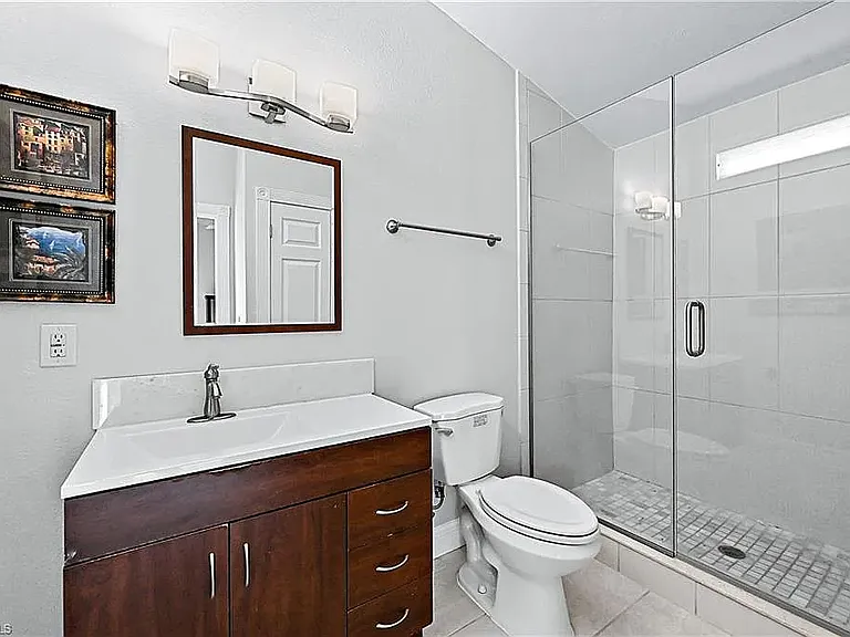 958 Summerfield Dr — Photo 3