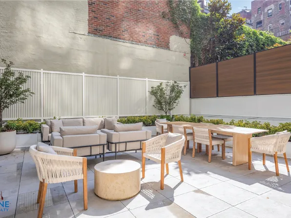 250 East 25th Street image 15 of 26