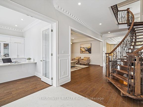 4th image of 98 Castle Hill Dr