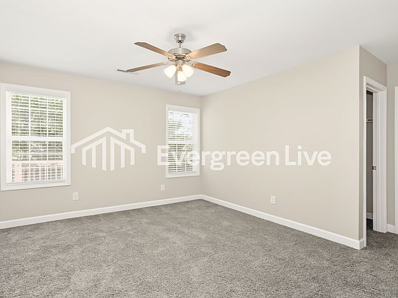 4th image of 840 N Main St