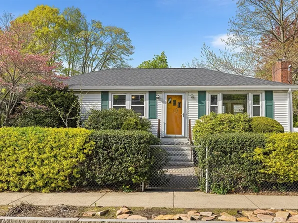 12 Summer St, Stoneham, MA 02180