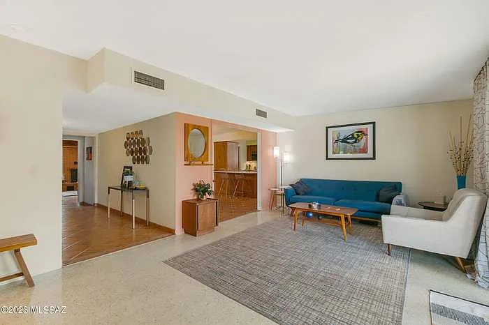 3 bed, 2268 sqft, $2,495 — Photo 3