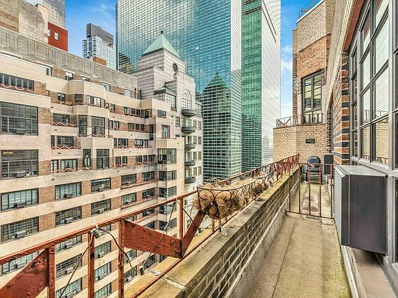 4th image of 310 E 44th St APT 1512