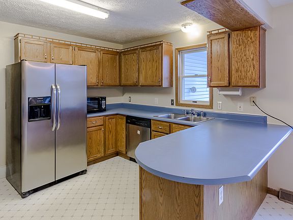 Nice open kitchen with a wide counter that you can sit at. Nice cabinets.