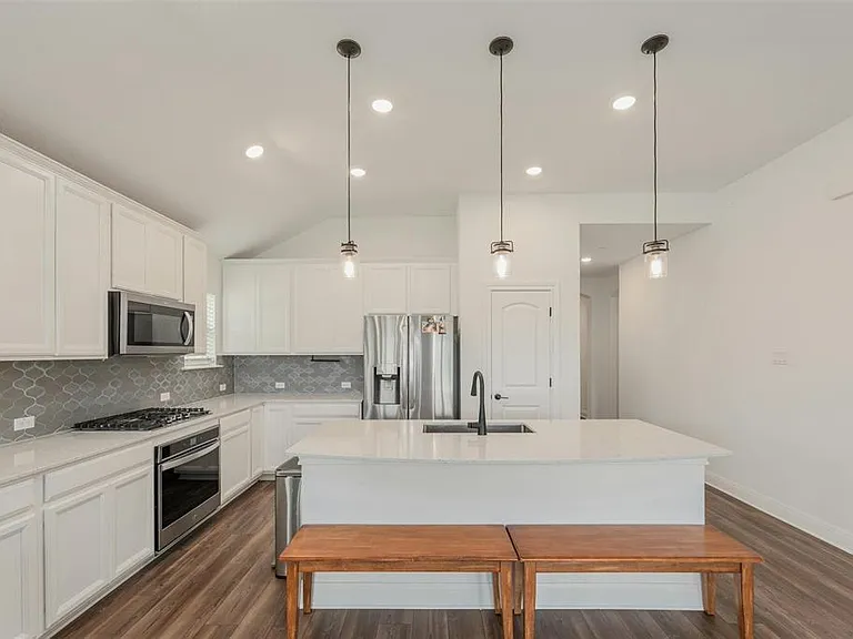 1808 Donetto Dr — Photo 4
