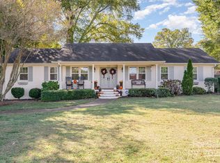 7030 Delta Lake Dr, Charlotte, NC 28215