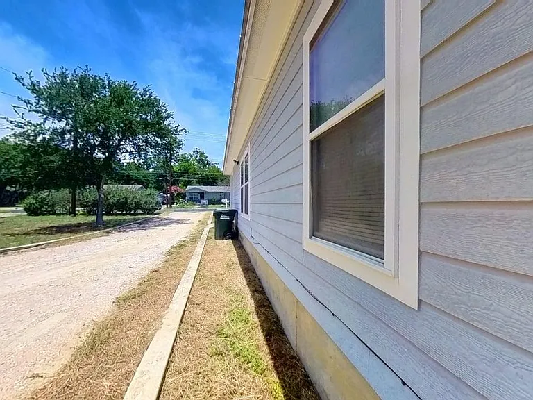615 W Martin Luther King Dr #1 — Photo 29