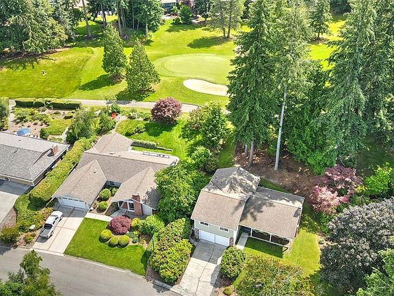 Fairwood amenities include 24/7 security patrol, parks, well-maintained homes and quiet streets. Enjoy neighborhood sponsored events and easy access to freeways, airport, hospital, major retail, dining and business hubs.