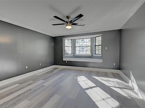 5th image of 108 Augusta St