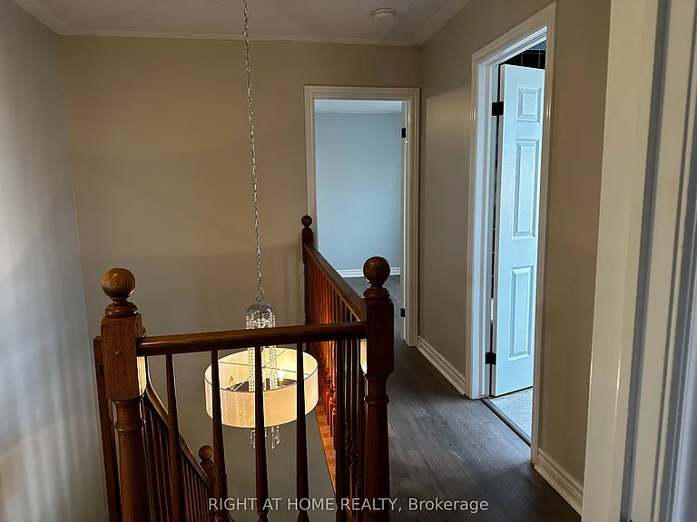 74 Barrydale Cres — Photo 10