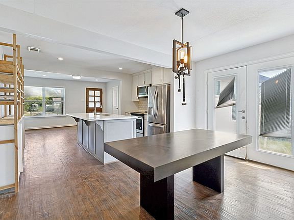 2nd image of 1646 Briar Cliff Rd